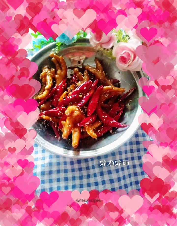 Sichuan style stir-fried chicken feet