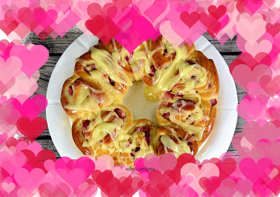 Sugar-coated cheese strawberry roll