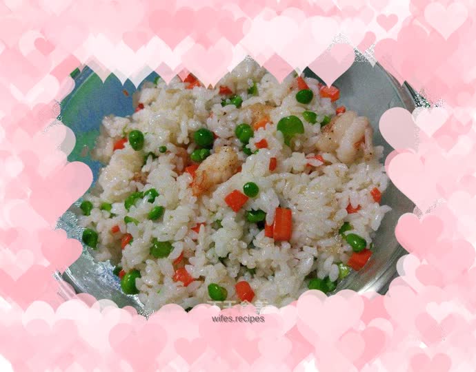 Fried rice with green beans, carrots, shrimps