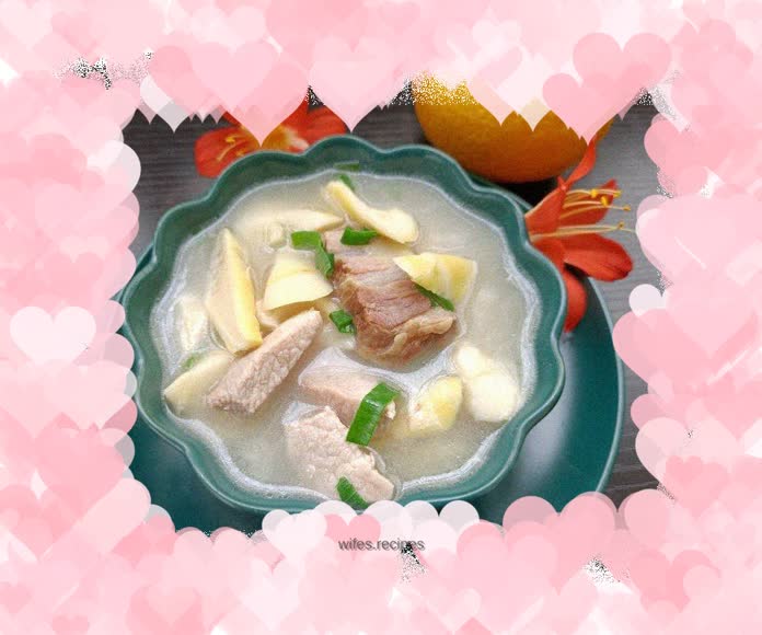 Meat and spring bamboo shoots soup
