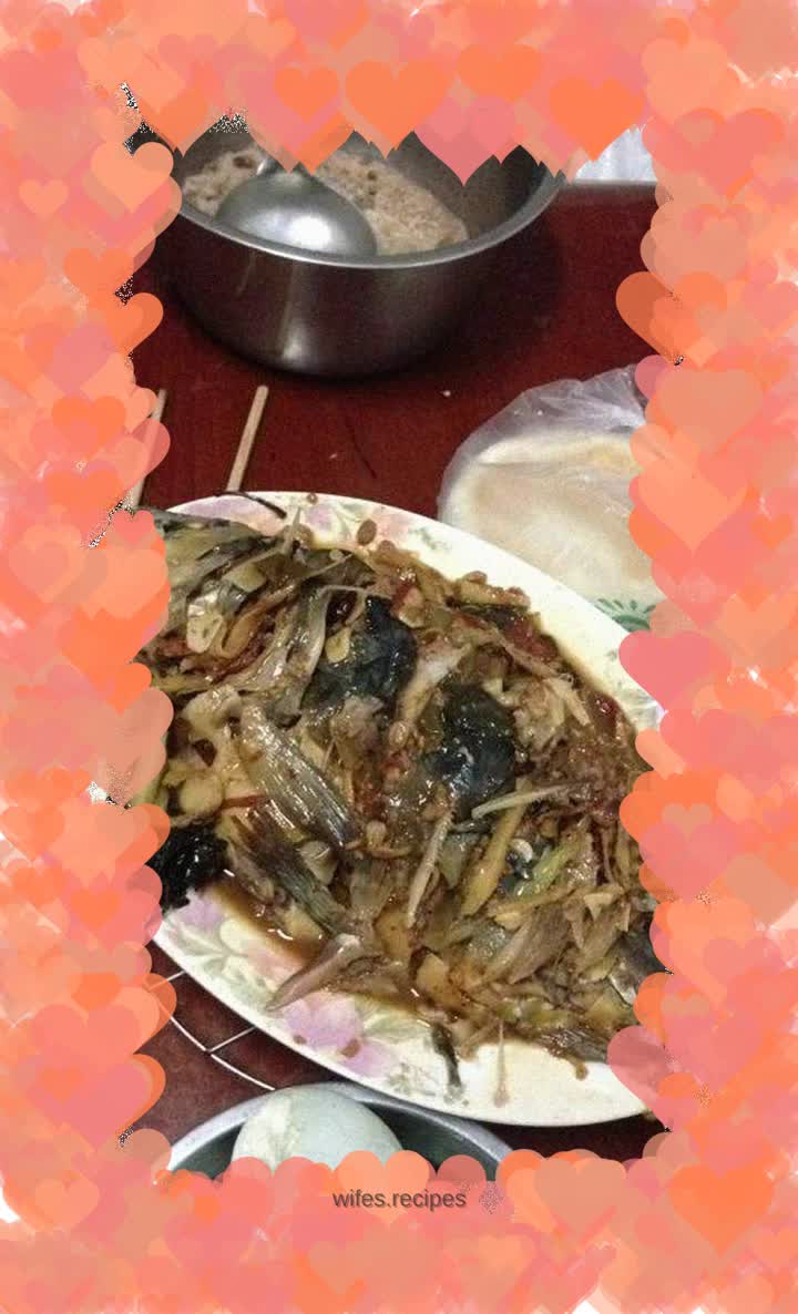 Braised crucian carp with soy sauce