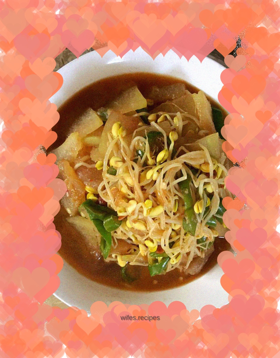 Stir-fried bean sprouts with winter melon