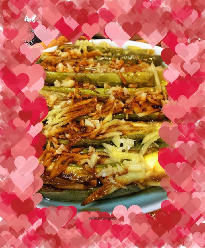 Steamed eggplant with ginger and garlic