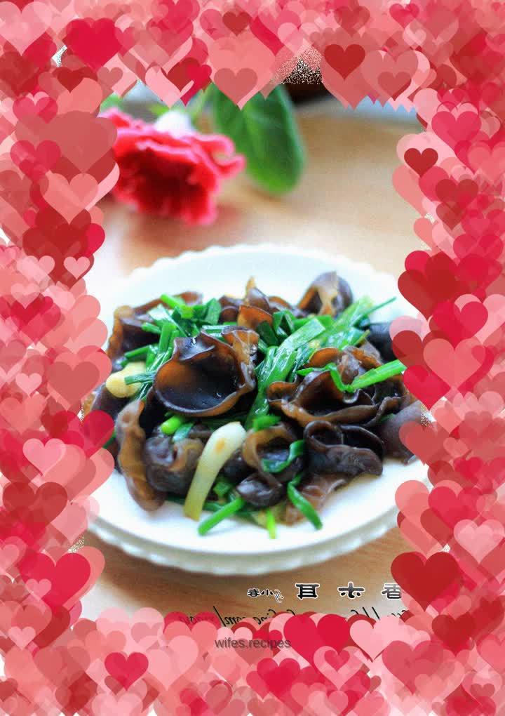 A quick and easy stir-fry with great taste - green onion and fungus