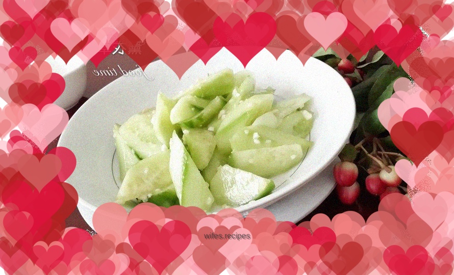 Cucumber with chili oil and garlic paste