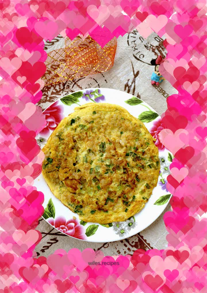 Charred egg pancake with green onion and rice