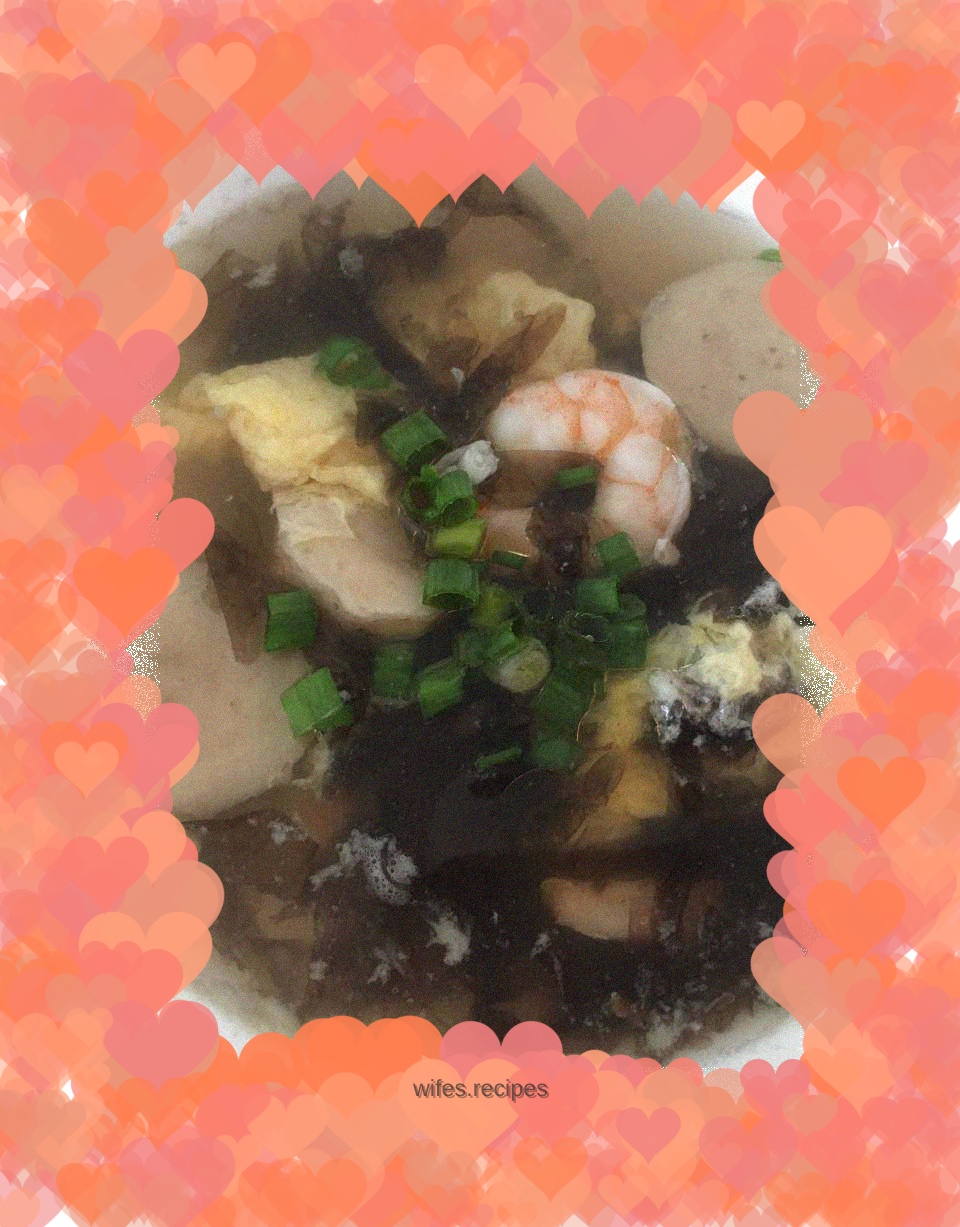 Seaweed and prawn meatball soup