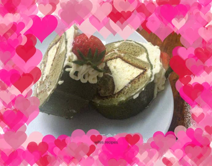 Matcha Strawberry Cake Roll