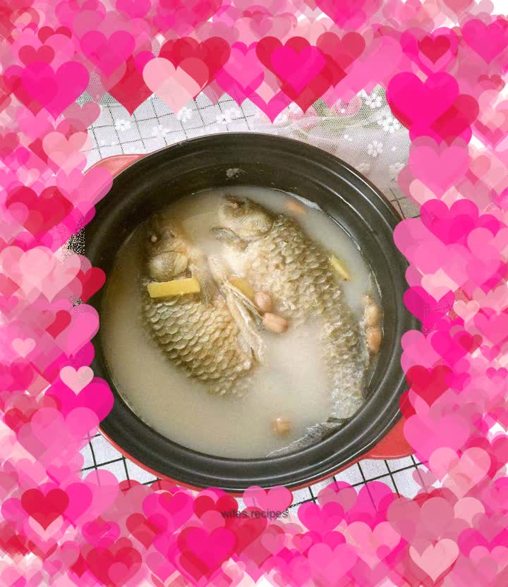 Peanut crucian carp soup