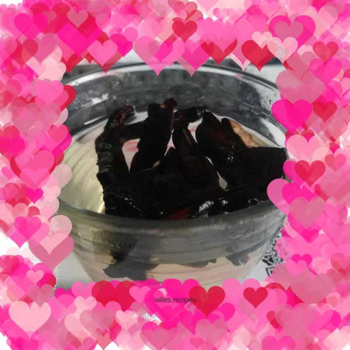 Zhizhi soaked in water