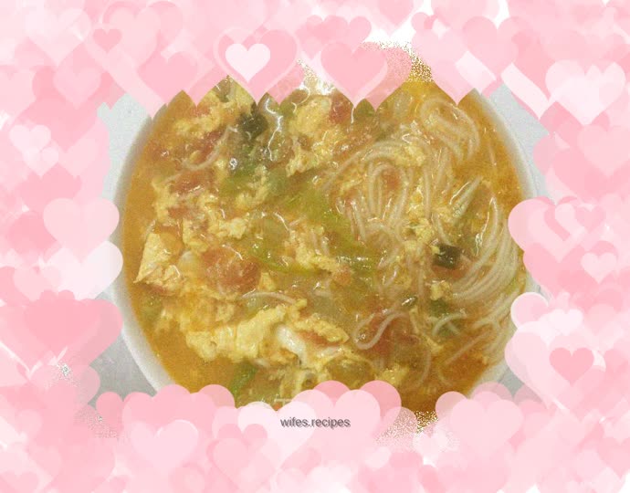 Tomato and egg noodle soup