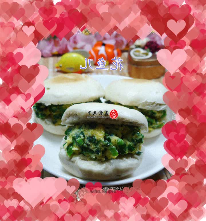 Leek and egg steamed bun