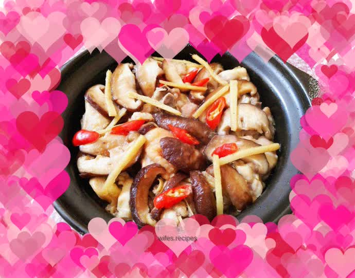 Mushroom and Slider Chicken Claypot Rice