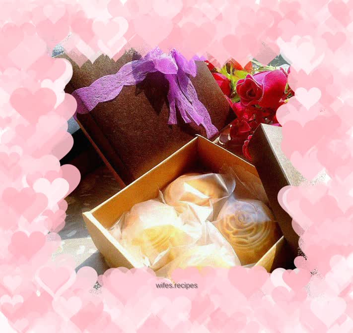 Bean Paste and Sesame Mooncake ~~Zhen Zhen