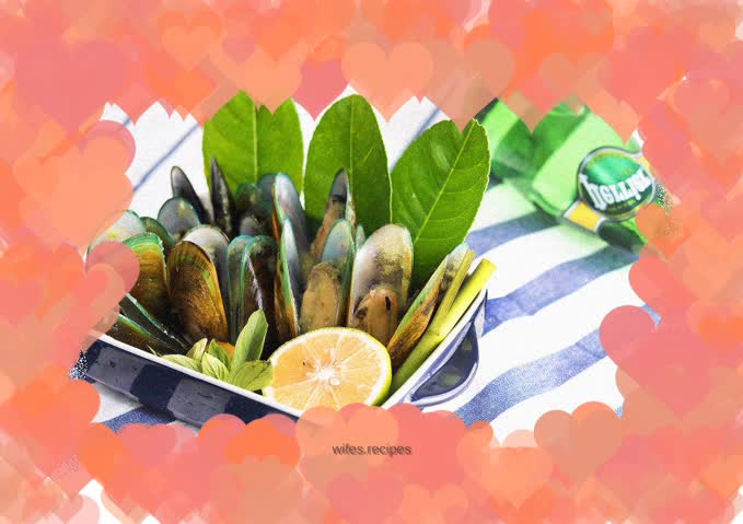 Thai Lemongrass Steamed Mussels