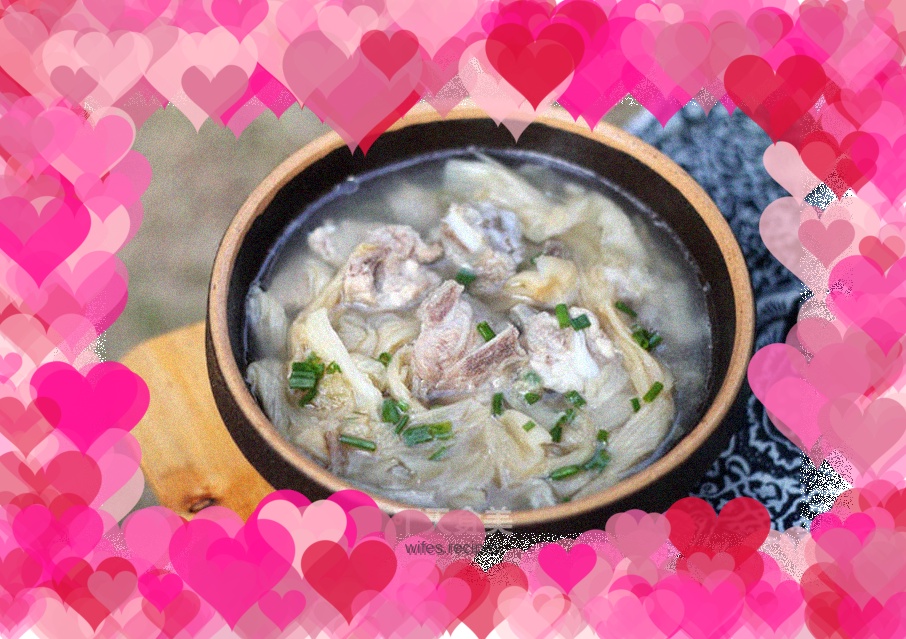 Dried cabbage braised pork ribs soup