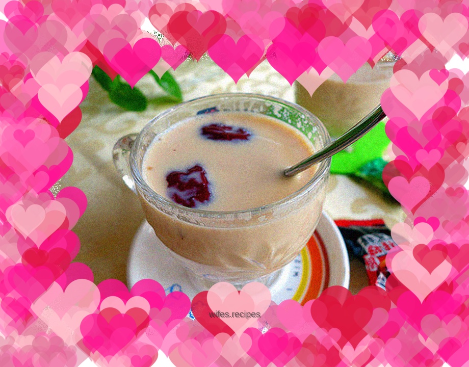 Winter is here, drink a cup of warm milk tea