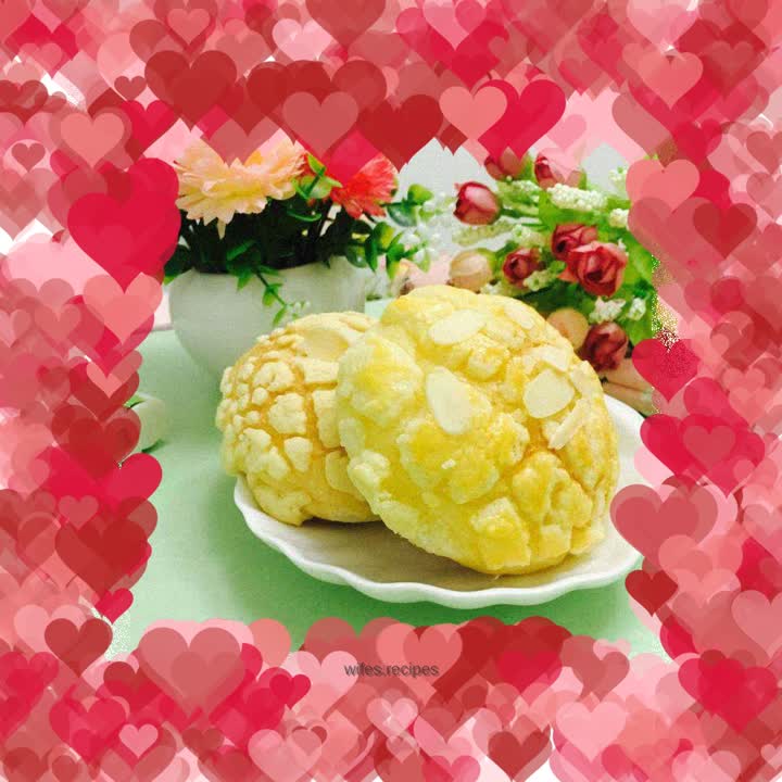 Almond pineapple buns