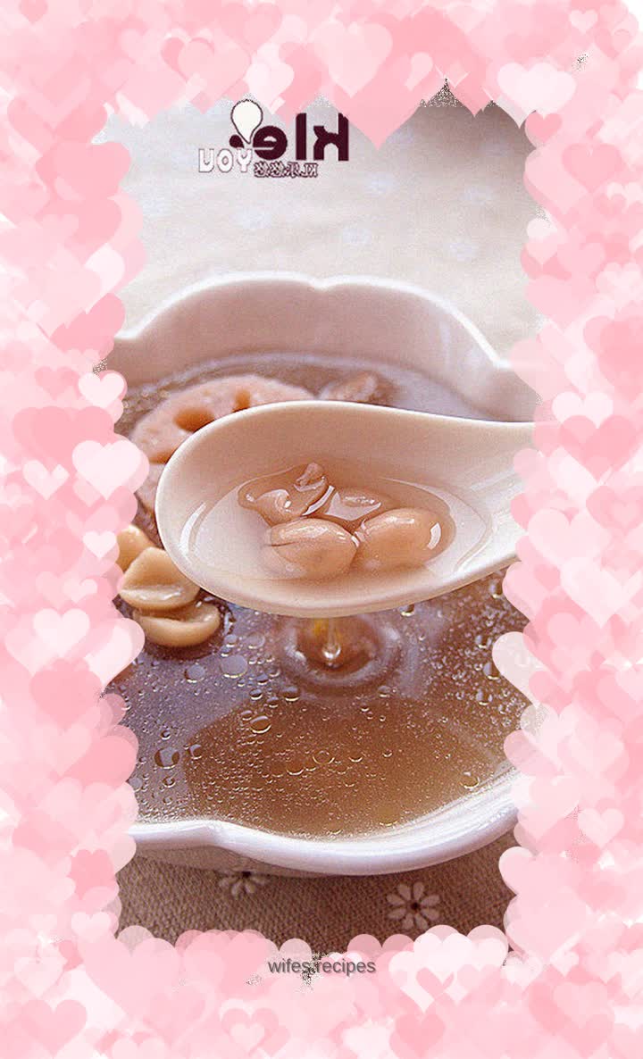 Lotus root and peanut soup with chicken feet