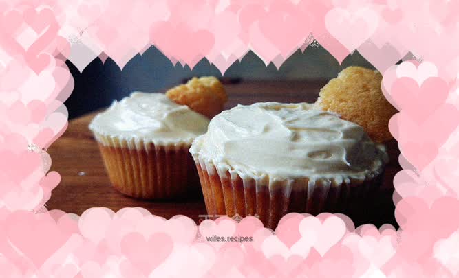 Melancholy sweet cream cup cake