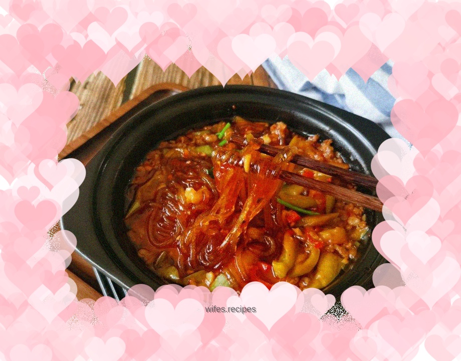 Stew with minced meat, vermicelli and eggplant