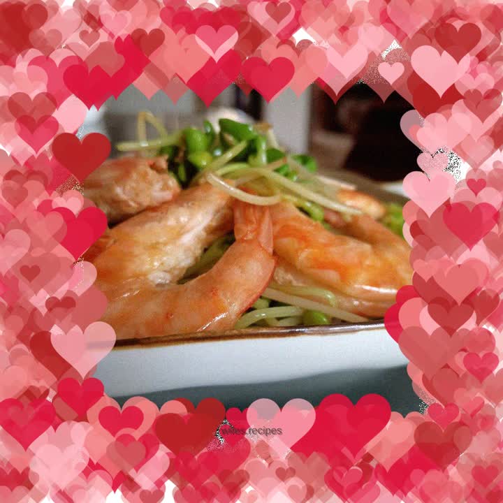 Stir-fried white shrimp with black bean sprouts