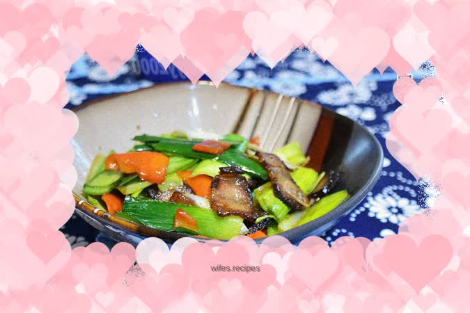 Stir-fried bacon with garlic leaves