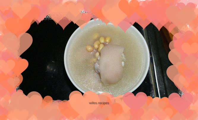 Soybean and pig's trotters soup