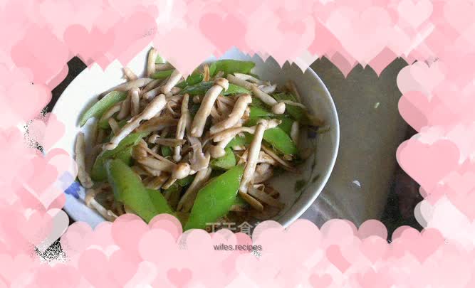 Stir-fried Crab Mushrooms with Spicy Peppers