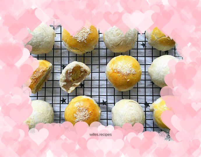 Milky taro egg yolk cake