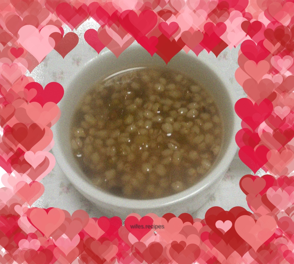 Mung bean and wheat kernel porridge