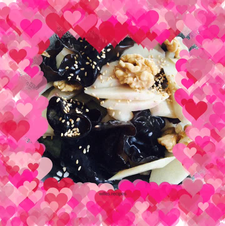 Autumn health-preserving stir-fry——Peach kernel, yam, fungus and fungus