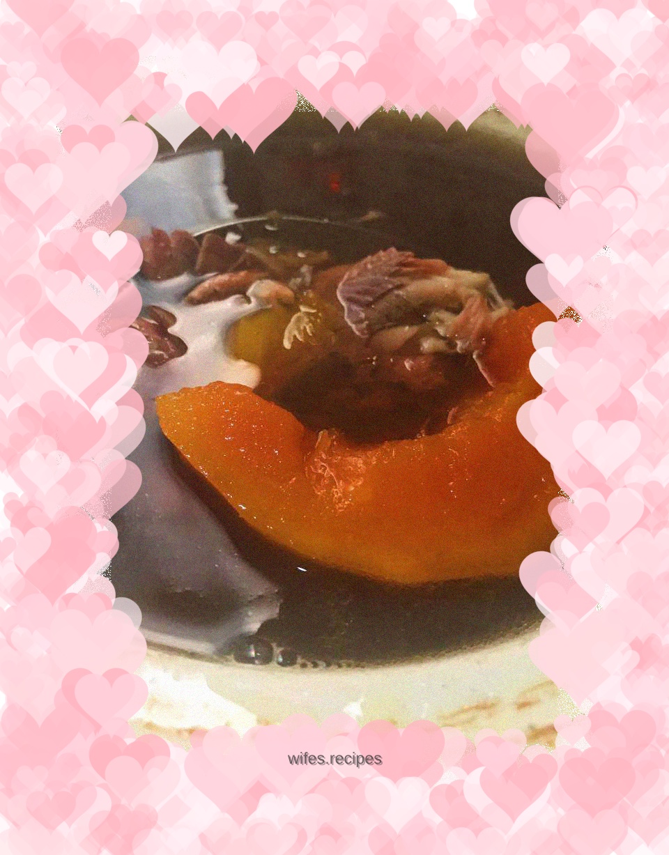 Braised crucian carp with red bean and papaya