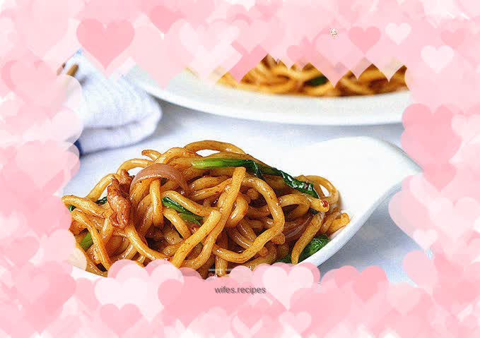 Fried noodles with shredded pork and vegetables