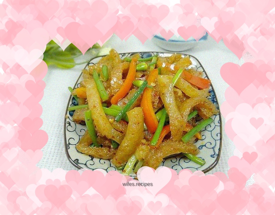 Stir-fried pork rinds with chives and moss