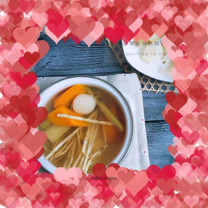 Carrots, bamboo cane, water chestnuts and thatched root in pot