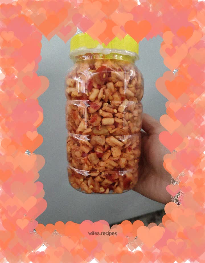 Chopped pepper and radish skin