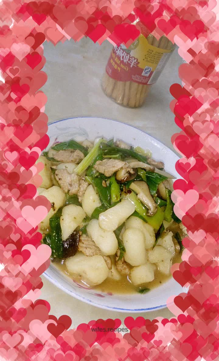 Stir-fried Pork Slices with Water Chestnuts and Garlic