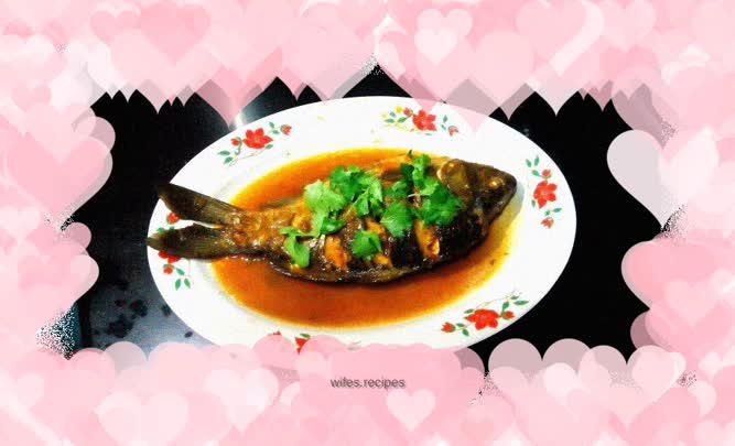 Braised crucian carp with soy sauce