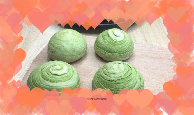 It’s almost the Mid-Autumn Festival, so I tried making mille-feuille for the second time. Although it was time-consuming, it was interesting, with a hint of tea, a mouthful of mochi, and a mouthful of sweetness that I will never forget.