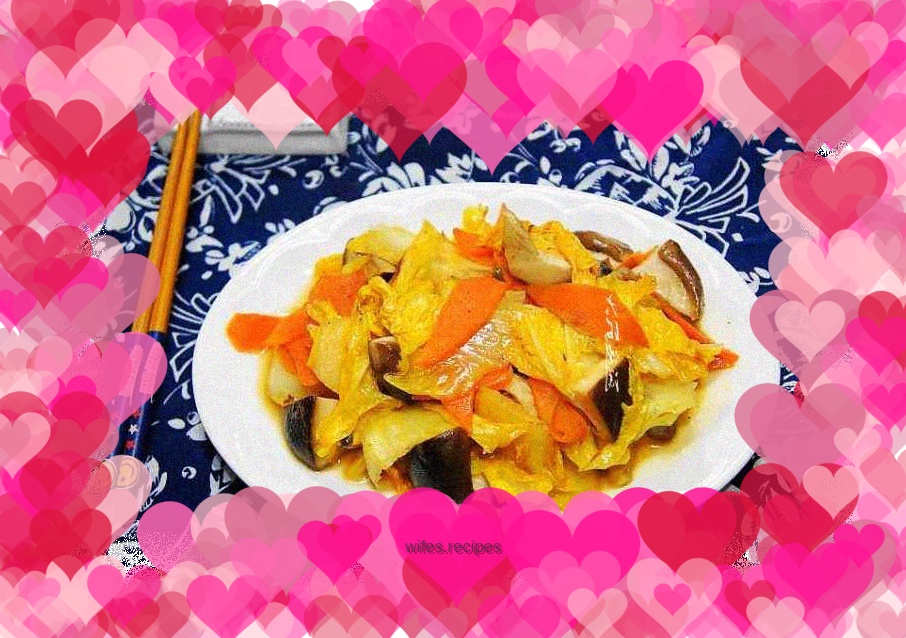 Stir-fried cabbage slices with mushrooms