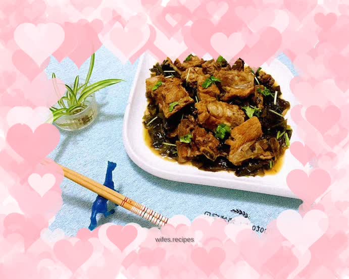 Braised pork ribs with sea mustard