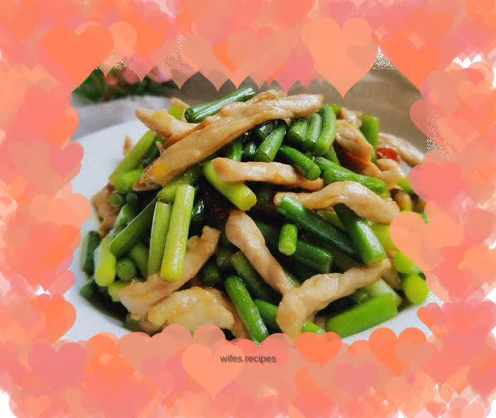 Stir-fried shredded pork with garlic