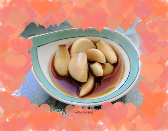 Sweet and sour garlic cloves