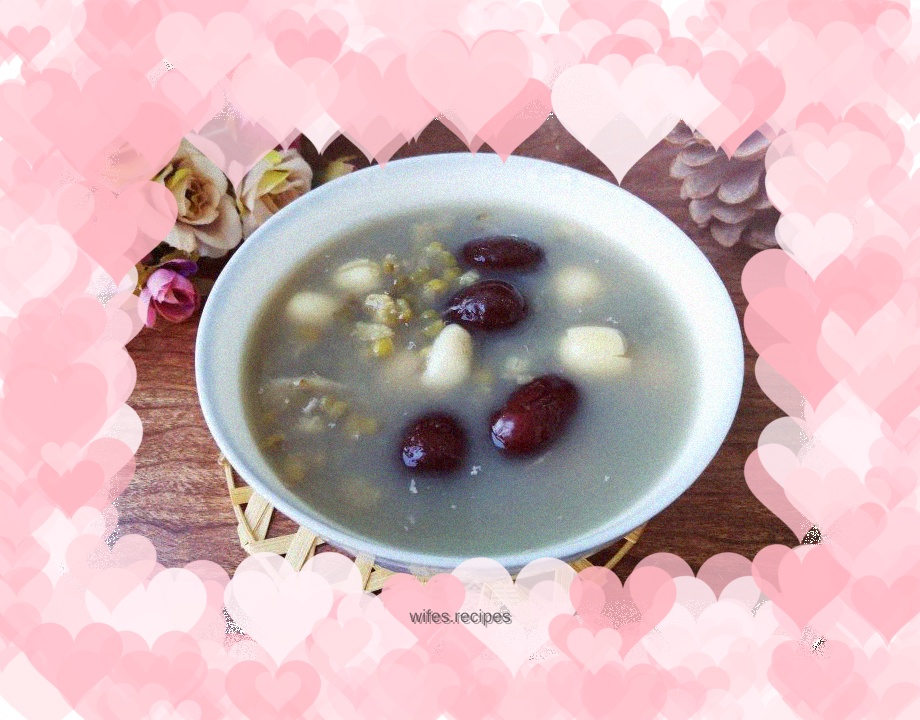 Mung bean, lily, lotus seed and red date soup