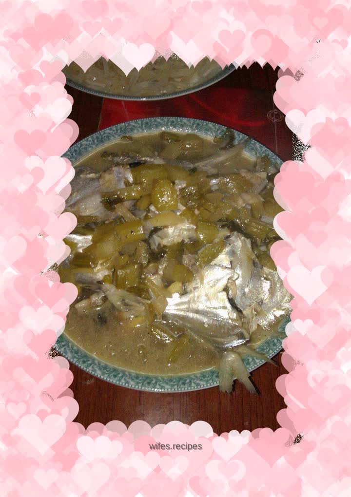 Braised pomfret with pickled vegetables