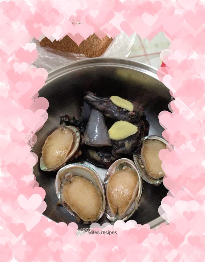 Whole abalone or black-bone chicken stewed in coconut milk