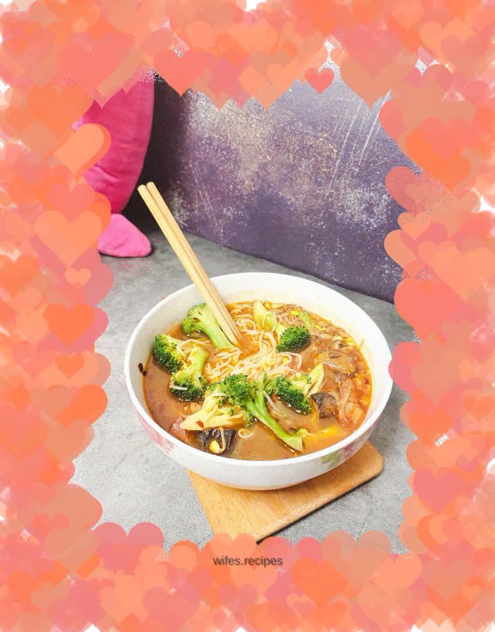 Boiled Noodles with Broccoli in Chicken Soup