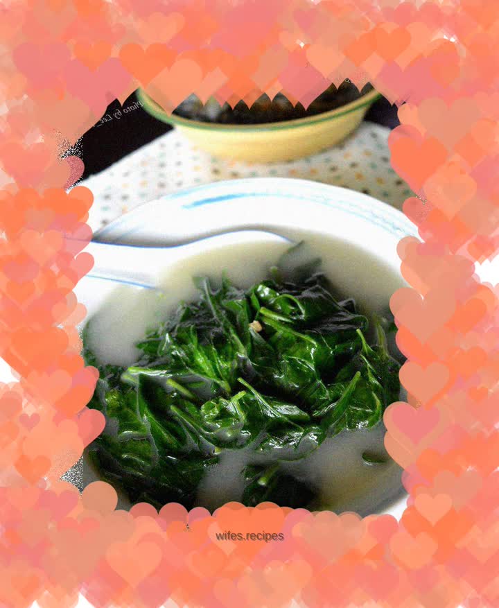 Wolfberry leaf crucian carp soup