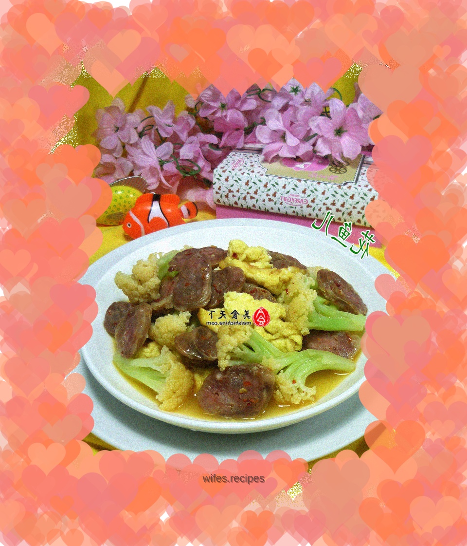 Stir-fried cauliflower with egg, spicy sausage